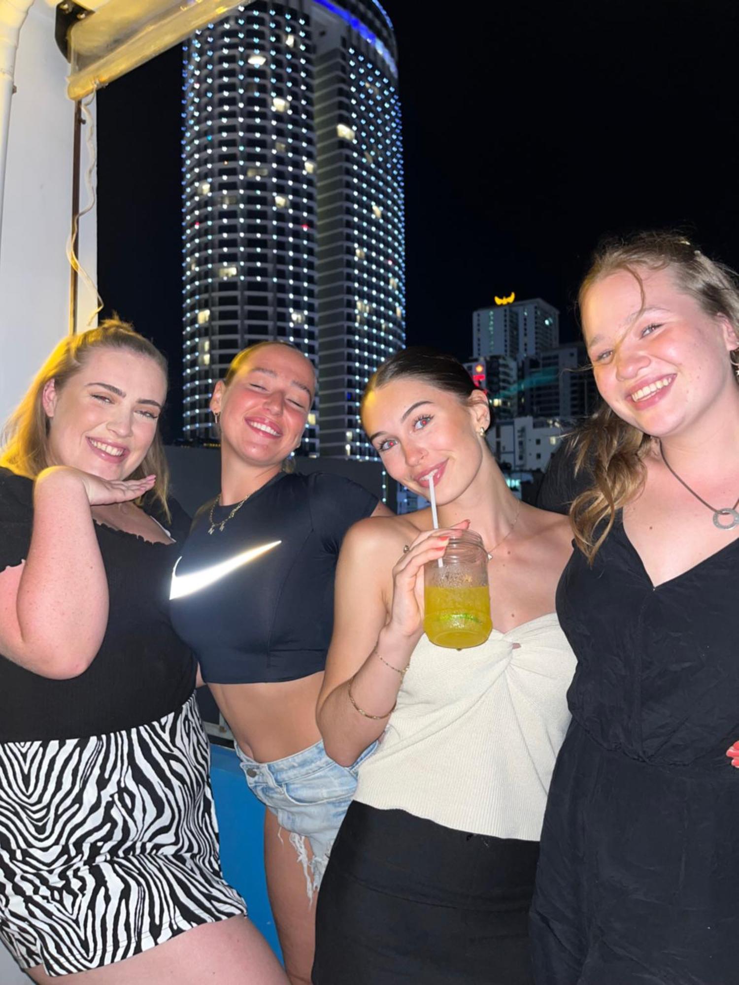 Bondi Backpackers Nhatrang Нячанг Екстер'єр фото